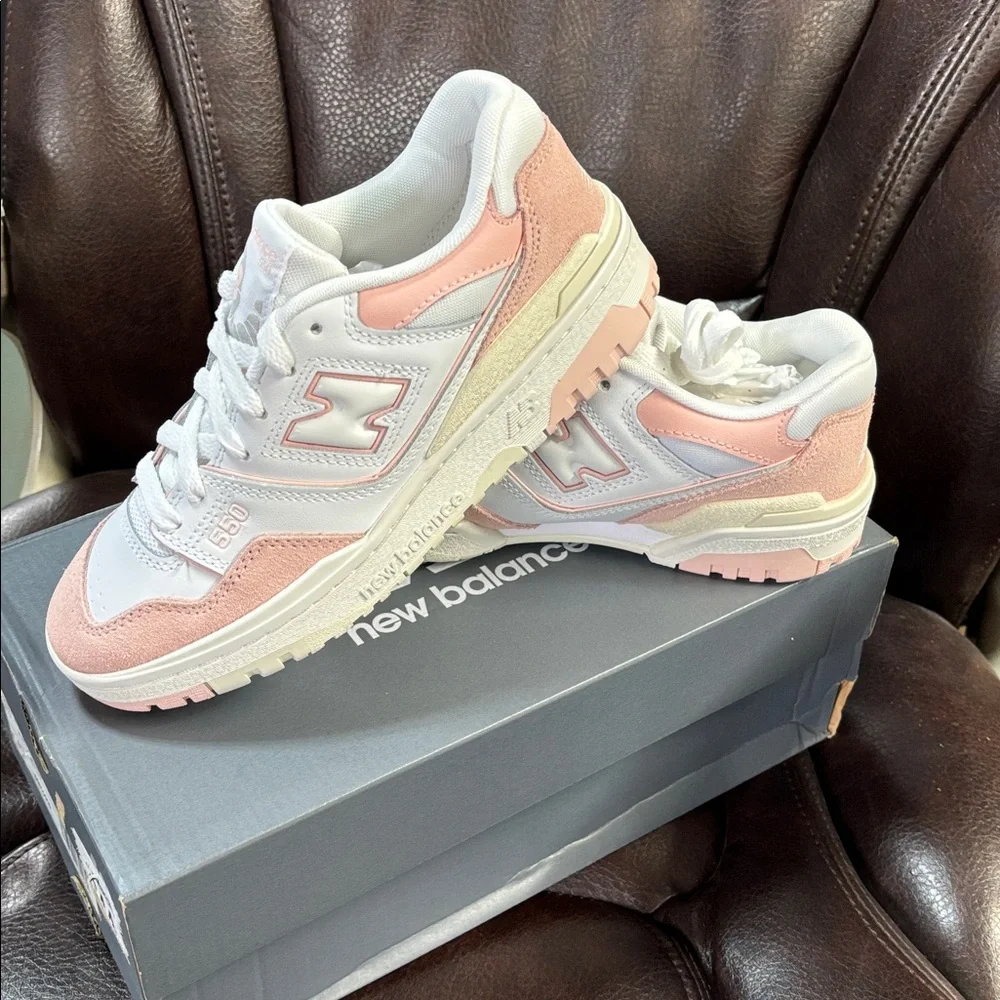 New Balance 550 Athletic Shoe - Big Kid - White / Pink Haze blanc rose 4 1/2 - Picture 2 of 13